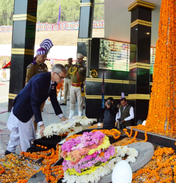 मुख्यमंत्री ने स्मृति दिवस पर ज़ेवान स्मारक पर पुलिस शहीदों को श्रद्धांजलि अर्पित की