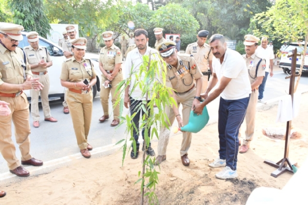 शहीदों के बलिदान से प्रेरणा लेकर देश की सेवा का संकल्प लें: पुलिस महानिदेशक