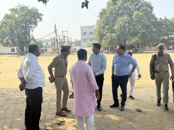 श्यामनाथ मन्दिर पर मौजूद अधिकारी