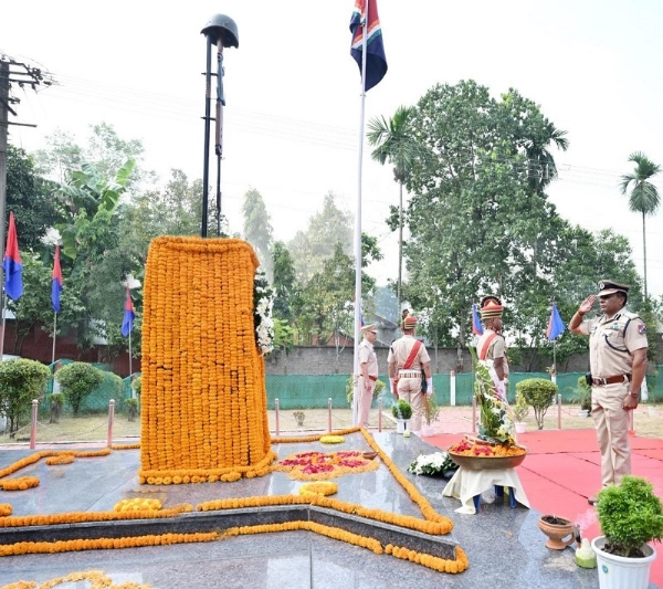 गुवाहाटीः पूर्वोत्तर सीमा रेलवे के रेलवे सुरक्षा बल की ओर आयोजित पुलिस स्मृति दिवस का दृश्य