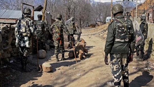 गडचिरोली जिले में सुरक्षा बलों के साथ पुलिस की मुठभेड़ जारी, ५ नक्सली मारे गए