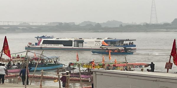 दीपोत्सव के बाद एक बार फिर अयोध्या में शुरू हुआ वाटर मेट्रो का संचालन