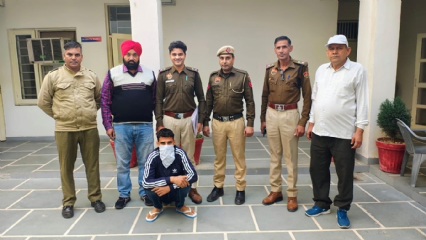 पुलिस गिरफ्त में हत्यारोपित सुंदर।