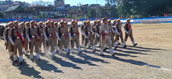 शुक्रवार को इटानगर के आईजी पार्क में अरुणाचल प्रदेश पुलिस (एपीपी) के 52वां स्थापना दिवस पर परेड में हिस्सा लेतीं महिला पुलिस कर्मी।