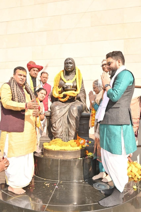 श्री काशी विश्वनाथ धाम में देवी अहिल्या बाई होल्कर की प्रतिमा का पूजन: फोटो बच्चा गुप्ता