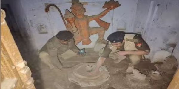 (संशोधित) उप्र के संभल में 46 साल से बंद पड़े शिव मंदिर को जिला प्रशासन ने खुलवाया 