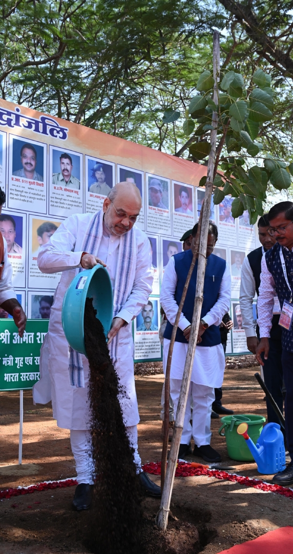 श्री शाह नेअमर शहीद वाटिका में किया वृक्षारोपण