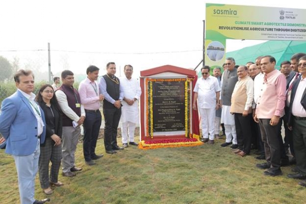 नवसारी में जलवायु स्मार्ट कृषि-वस्त्र प्रदर्शन केंद्र का शुभारंभ अवसर पर केन्द्रीय मंत्री सीआर  पाटिल