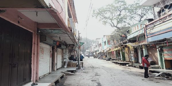 रतलाम: सड़क दुर्घटना में दो युवकों की मौत के बाद हिंसक प्रदर्शन, पथराव में 12 पुलिसकर्मी घायल