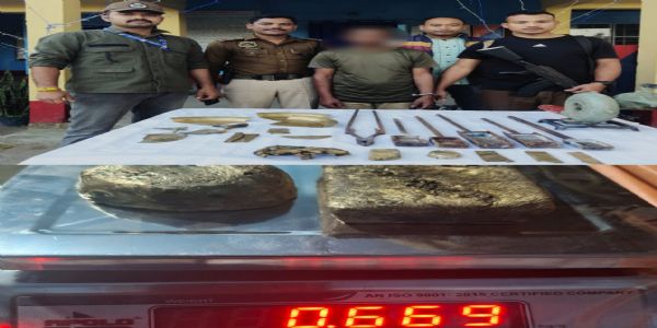 बिश्वनाथ पुलिस ने नकली सोना और उपकरण किए जब्त, एक गिरफ्तार