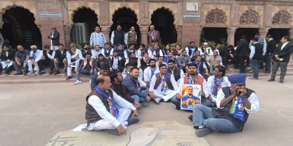 बाबा साहेब पर दिए गए बयान को लेकर कांग्रेस का धरना-प्रदर्शन