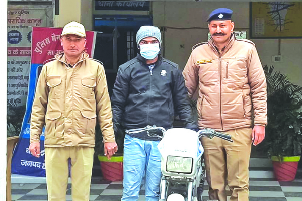 पुलिस गिरफ्त में आरोपित