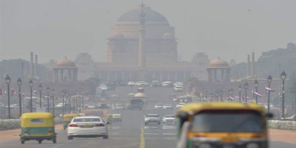 उत्तर भारत शीत लहर के आगोश में, पहाड़ों पर गिर रही बर्फ से कांपे मैदान