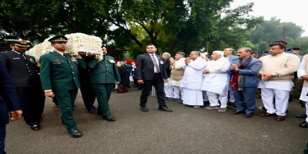 पूर्व पीएम डॉ. मनमोहन सिंह के अंतिम संस्कार में शामिल हुए मुख्यमंत्री सुक्खू