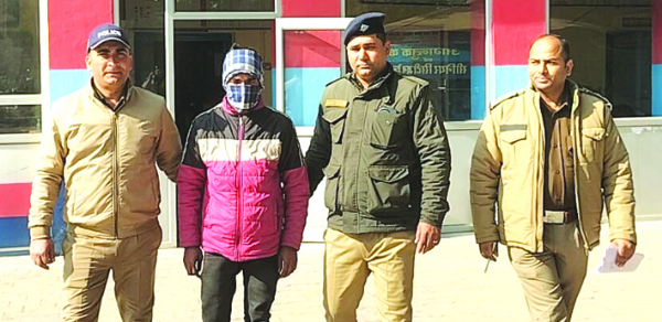 पुलिस गिरफ्त में आरोपित