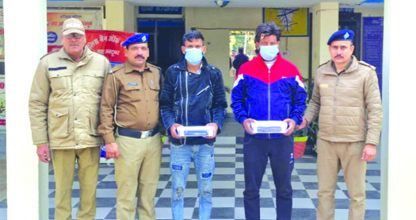 पुलिस गिरफ्त में आरोपित