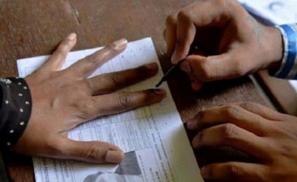 लोकसभा चुनावः मप्र की आठ सीटों पर कड़ी सुरक्षा के बीच मतदान शुरू, सुबह से ही लगी कतारें