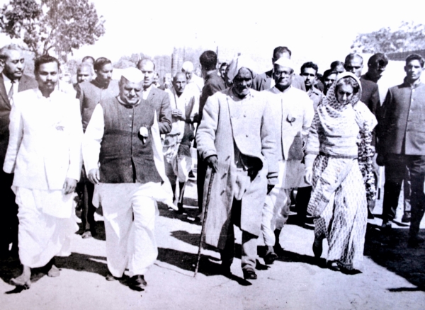 फोटो-14एचएएम-11एक संत के चुनाव प्रचार के लिए हमीरपुर आई थी इंदिरा गांधी