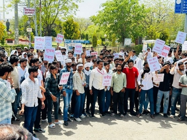 Unique protest in Rajasthan University
