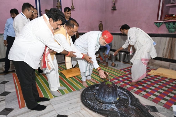 अमित शाह ने महाप्रभु वल्लभाचार्य की प्रकट स्थली पहुंचकर किया दर्शन