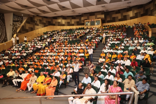 - स्वामी सत्यमित्रानंद गिरि जी महाराज का 93वां प्राकट्य दिवस  कार्यक्रम में मौजूद वाल्मीकि समाज के संत गण