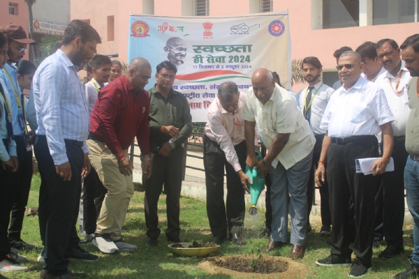 महायोगी गोरखनाथ विवि में पौधरोपण और जागरूकता रैली से हुआ स्वच्छता पखवाड़ा का शुभारंभ*