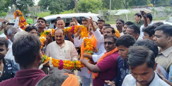 कैबिनेट मंत्री दारा सिंह चौहान का परिषद कार्यकर्ताओं ने किया स्वागत