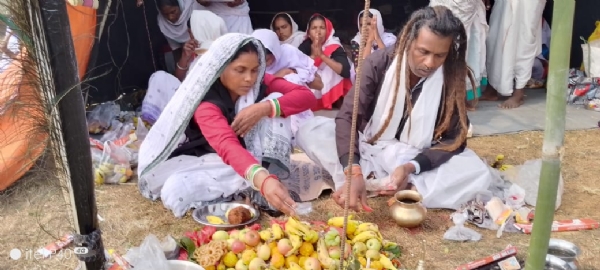 पूजा-अर्चना करते साफाहोड़ समुदाय के लोग