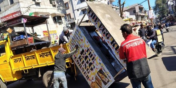 नगर निगम ने जहांगीराबाद क्षेत्र से हटाया शासकीय भूमि से अतिक्रमण