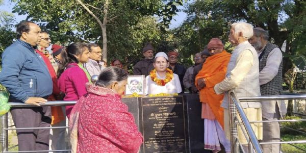 स्वतंत्रता सेनानी उत्तराधिकारी परिवारों ने शहीदों को किया नमन