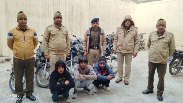 पुलिस गिरफ्त में आरोपित।