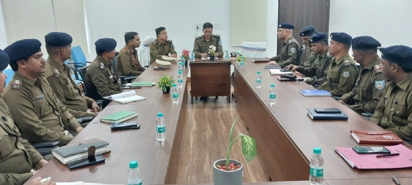 बैठक में शामिल अधिकारी