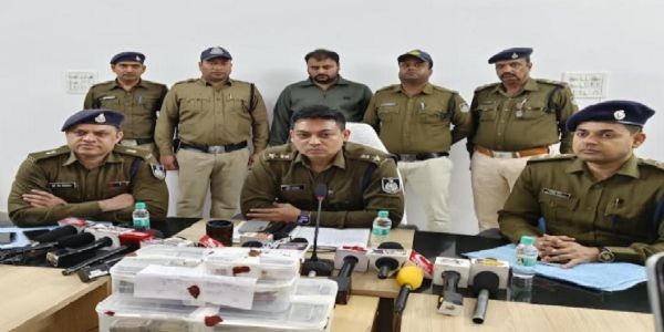 नीमच : पुलिस ने चोरी की वारदात का किया पर्दाफाश, दो गिरफ्तार, 18 लाख नगद, सोना और हीरे बरामद