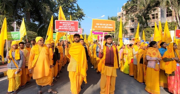 शांतिकुंज अनुयायियों ने निकाली