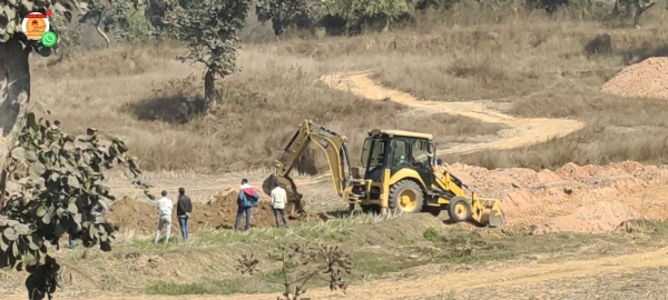 जेसीबी चलते कर्मचारी