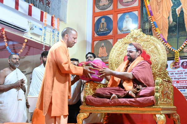 गोरखनाथ मंदिर के महंत दिग्विजयनाथ स्मृति भवन में हुआ श्रृंगेरी शारदा पीठ के जगद्गुरु शंकराचार्य विधुशेखर भारती जी का शंकर वचन कार्यक्रम*