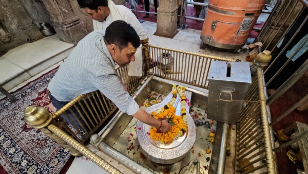 श्री काशी विश्वनाथ धाम में महादेव विग्रहों का  रुद्राभिषेक