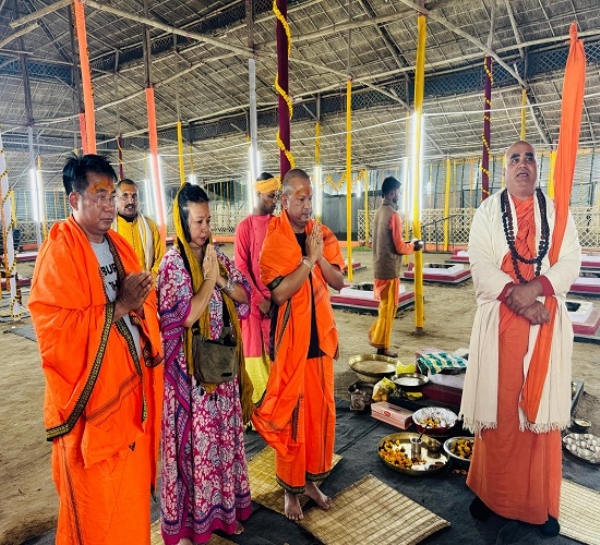 प्रदेश अध्यक्ष भारतीय जनता पार्टी अरुणाचल प्रदेश श्री कालिंग मोयोंग, पत्नी श्रीमती केन्द्रिख एटे मोयोंग, प्रदेश महासचिव तादर निग्लर