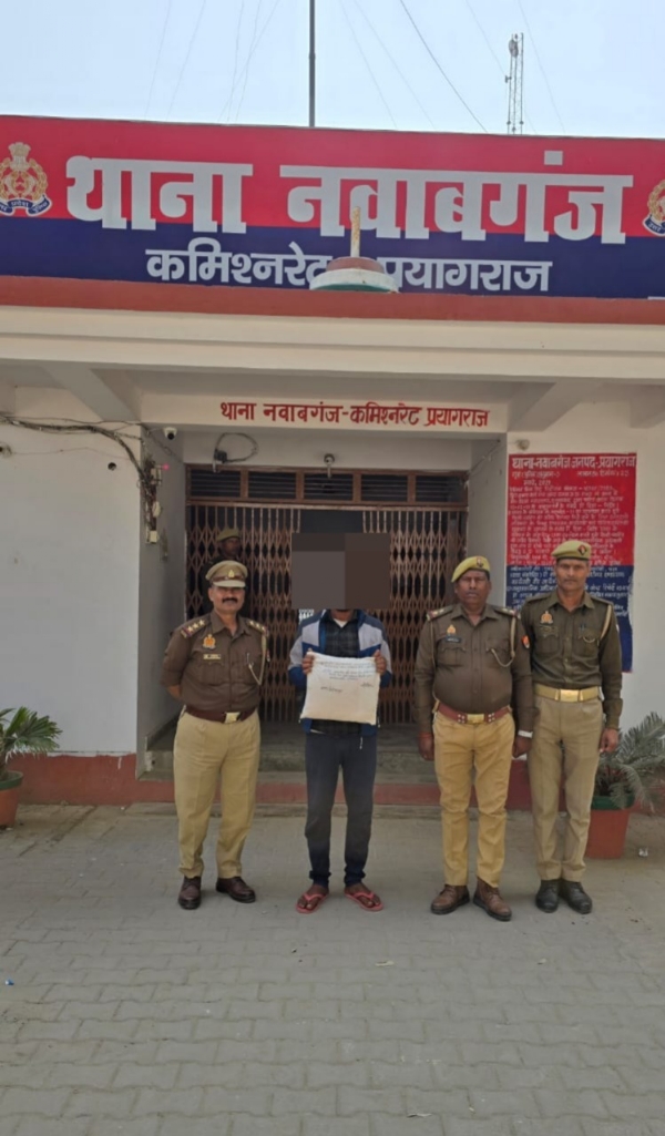 गिरफ्तार आरोपित नवाबगंज पुलिस