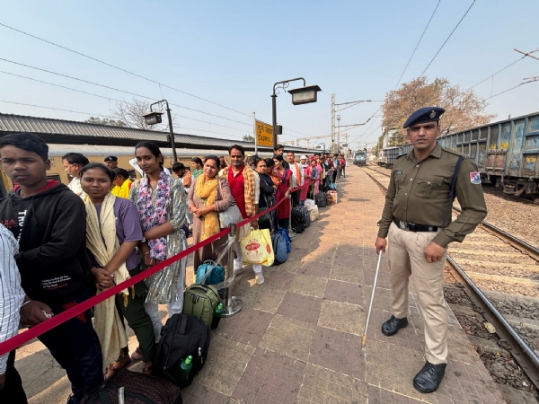 प्रयागराज महाकुंभ जाने वाले श्रद्धालुओं के लिए 28 कुंभ स्पेशल ट्रेनों का परिचालन