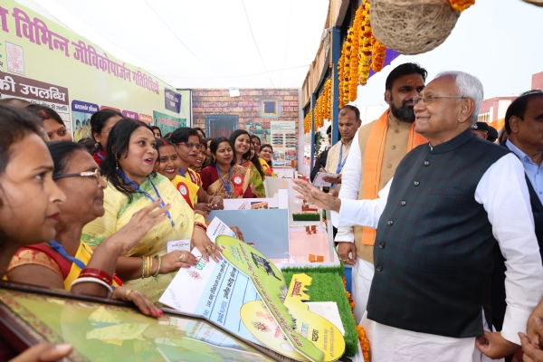 पटना के विभिन्न इलाका में मुख्यमंत्री नीतीश कुमार अपने प्रगति यात्रा के दौरान विभिन्न योजनाओं का उद्घाटन करते एवं उसका निरीक्षण करते