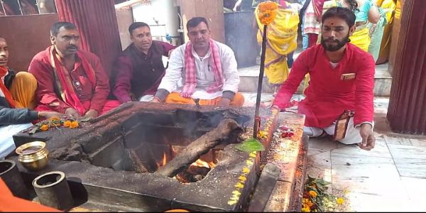 भारत-पाकिस्तान क्रिकेट मैच में भारत की जीत के लिए बाबा गरीब नाथ मंदिर में विशेष पूजा