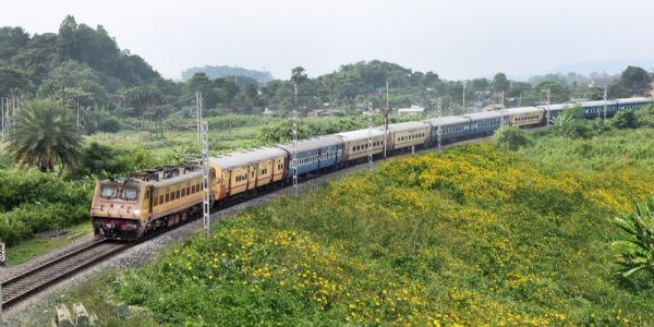 पूसीरे ने बेहतर दक्षता के लिए संशोधित समय के साथ दो प्रमुख ट्रेनों की गति बढ़ाई