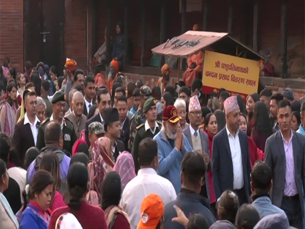 भारतीय सेना के पूर्व प्रमुख पशुपतिनाथ मंदिर प्रांगण में