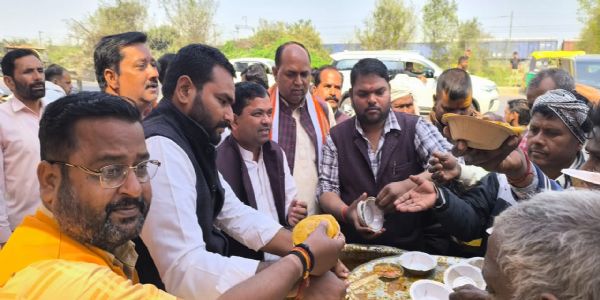 शिवरात्रि पर जमकर चले भंडारे, श्रद्धालुओं को बांटा गया पूडी सब्जी बूंदी का प्रसाद