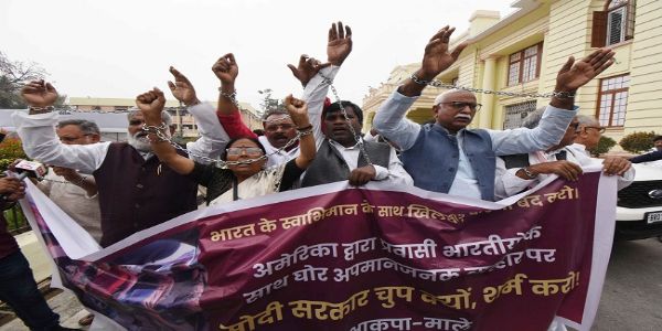 बिहार विधानमंडल बजट सत्र: माले दल विधायकों ने हाथ में हथकड़ी लगाकार किया प्रदर्शन