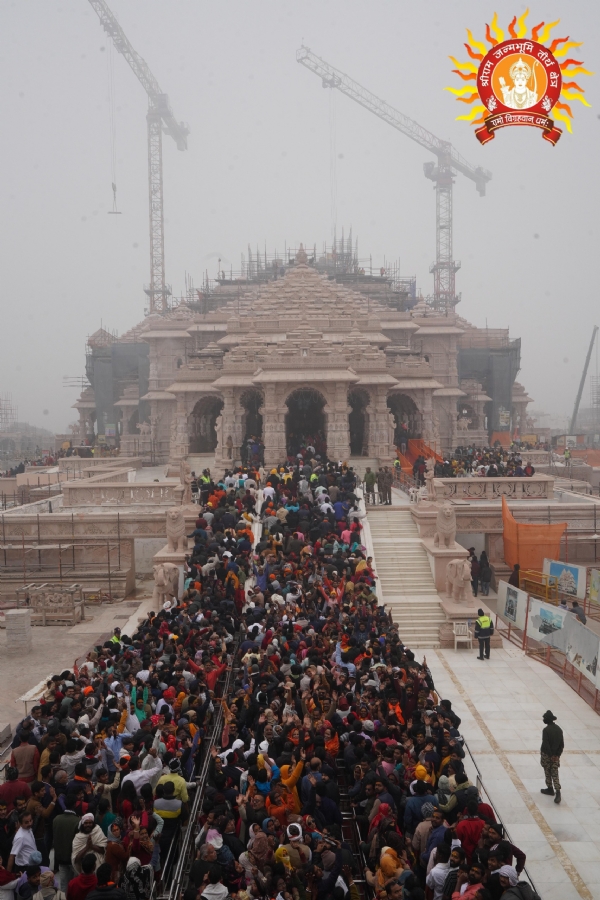 कैलेण्डर के अनुसार राम जन्मभूमि मन्दिर प्रतिष्ठा की वर्षगांठ पर बीते पलों को जीने के लिए उमड़े श्रद्धालु