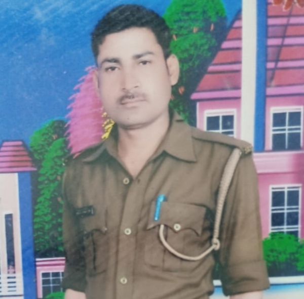 फाइल फोटो मृतक पुलिसकर्मी विजय दूबे।