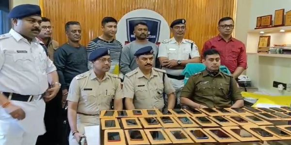 दस लाख की कीमत के गुम गए 55 मोबाइल बरामद, मालिकों के चेहरे खिले 