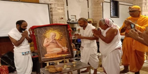 आचार्य श्री के प्रथम समाधि स्मृति दिवस पर हुआ  नित्य अभिषेक  